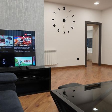 Lovely, Newly Remodeled Apartment In Yerevan! Exterior foto